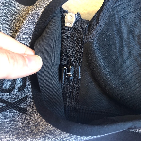 Victoria Secret VSX Sports Bra - Picture 5 of 10